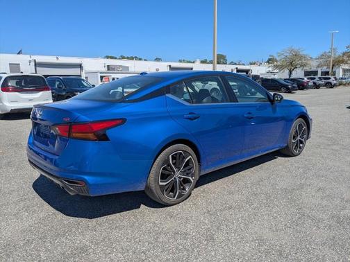 2025 Nissan Altima SR FWD