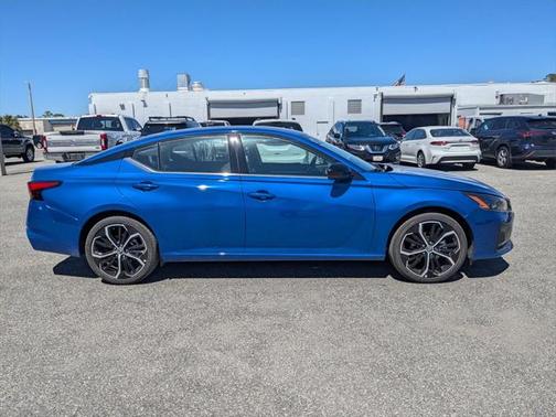 2025 Nissan Altima SR FWD