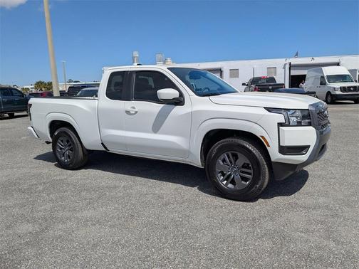 2025 Nissan Frontier SV