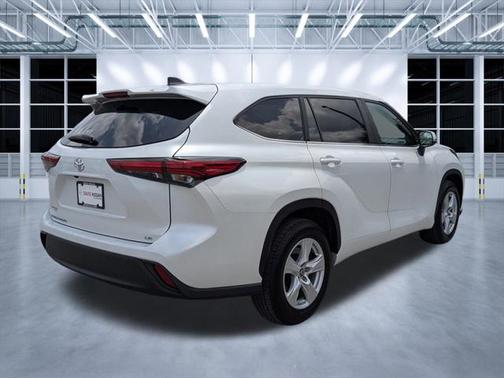 2023 Toyota Highlander LE