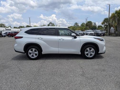 2023 Toyota Highlander LE