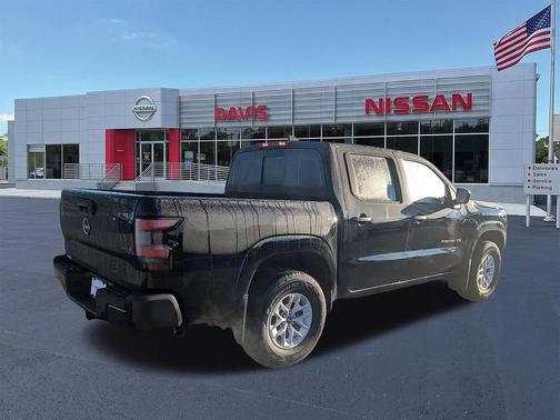 Super Black 2027 Nissan Frontier S