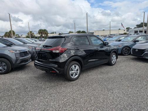 2025 Nissan Kicks S