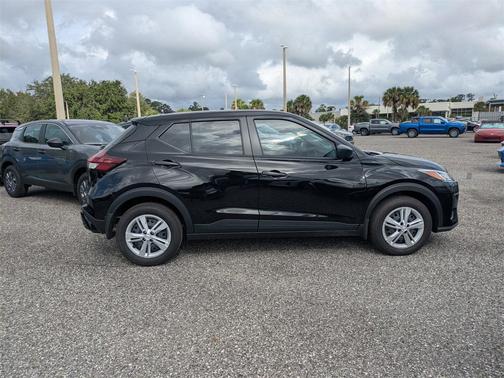 2025 Nissan Kicks S
