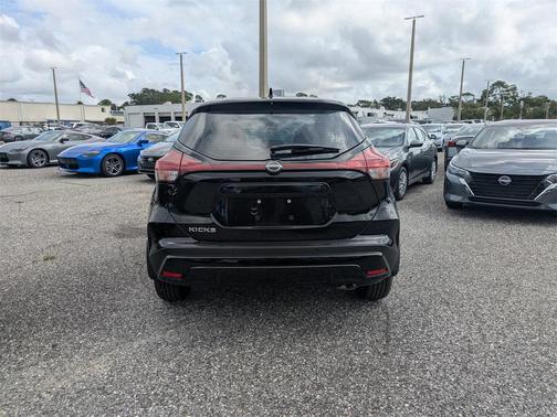 2025 Nissan Kicks S
