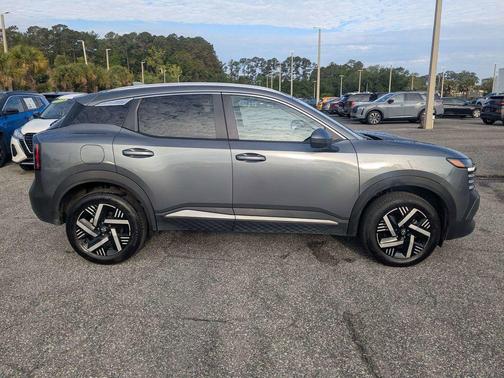 Gun Metallic 2025 Nissan Kicks SV