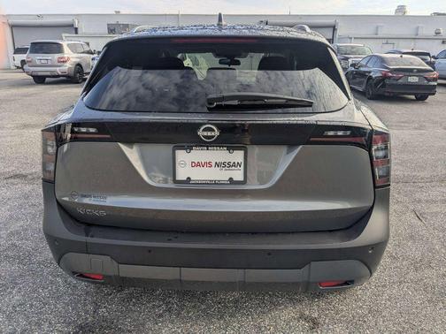 Gun Metallic 2025 Nissan Kicks SV