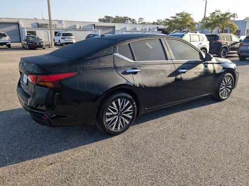 Super Black 2025 Nissan Altima 2.5 SV