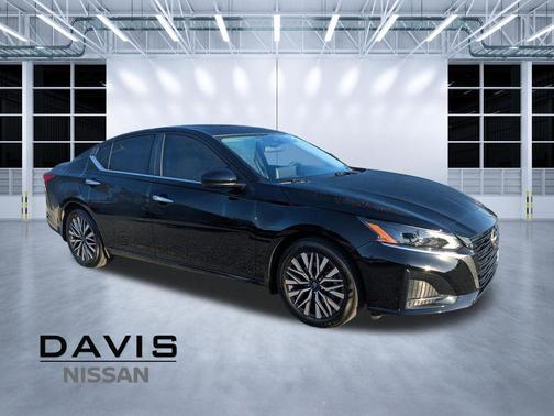 Super Black 2025 Nissan Altima 2.5 SV