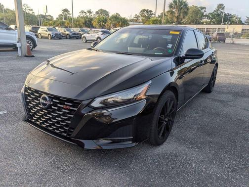Super Black 2023 Nissan Altima SR FWD