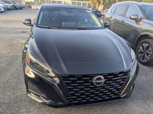 Super Black 2023 Nissan Altima SR FWD