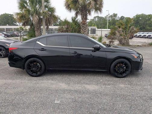 Super Black 2023 Nissan Altima SR FWD