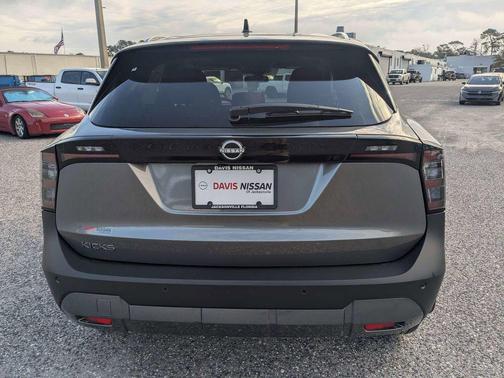 Gun Metallic 2026 Nissan Kicks SV