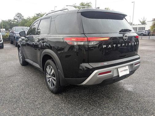 Super Black 2024 Nissan Pathfinder SL FWD