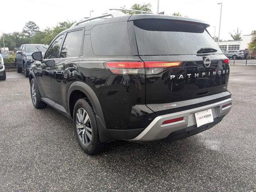 Super Black 2024 Nissan Pathfinder SL FWD