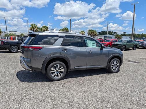 2025 Nissan Pathfinder SL 4WD