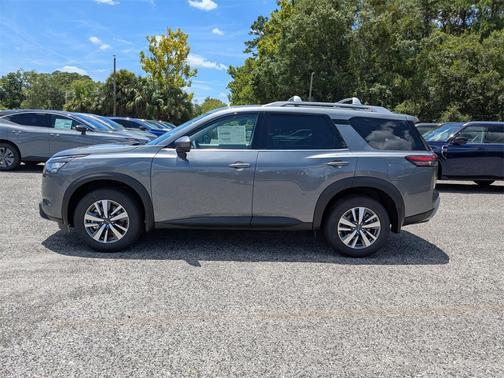 2025 Nissan Pathfinder SL 4WD