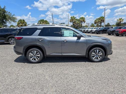 2025 Nissan Pathfinder SL 4WD