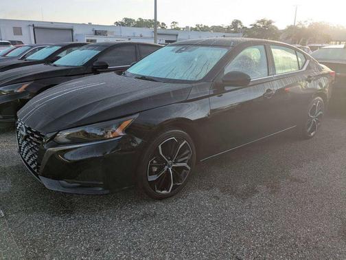 Super Black 2025 Nissan Altima SR FWD