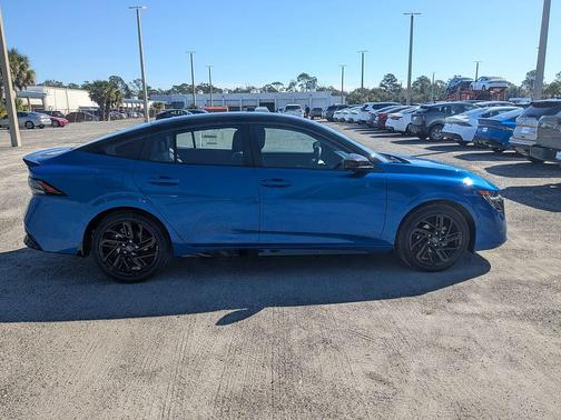 Bluestone Pearl/Super Black 2027 Nissan Sentra SR