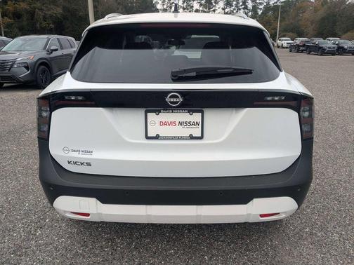 Fresh Powder 2026 Nissan Kicks SV