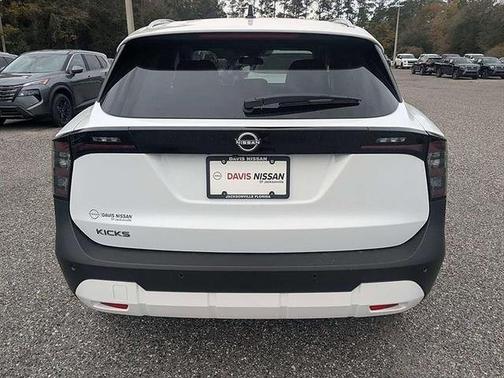 Fresh Powder 2026 Nissan Kicks SV