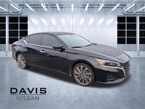 Super Black Clearcoat 2024 Nissan Altima 2.5 SL