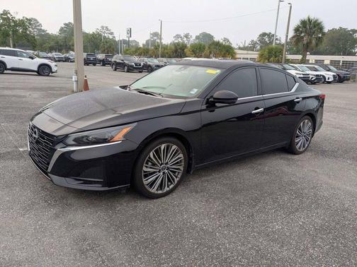 Super Black Clearcoat 2024 Nissan Altima 2.5 SL