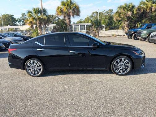 Super Black Clearcoat 2024 Nissan Altima 2.5 SL