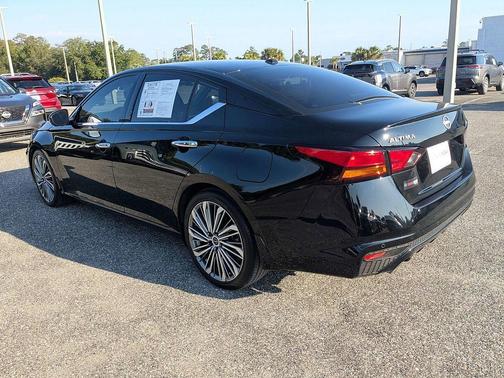 Super Black 2024 Nissan Altima 2.5 SL