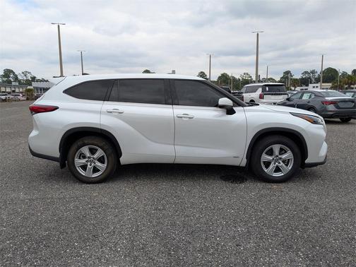 2022 Toyota Highlander Hybrid LE