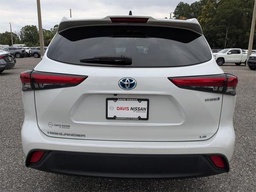 2022 Toyota Highlander Hybrid LE