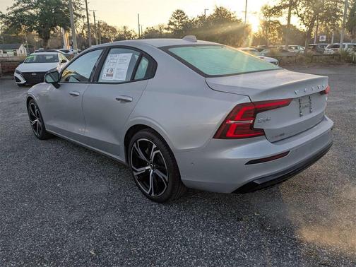 2024 Volvo S60 B5 Plus Dark Theme