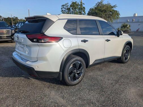 White Pearl 2025 Nissan Rogue SV