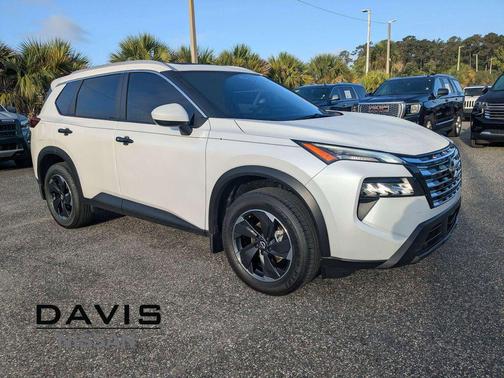 White Pearl 2025 Nissan Rogue SV