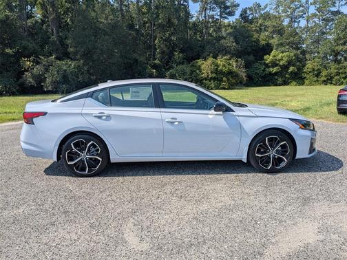 2025 Nissan Altima SR FWD