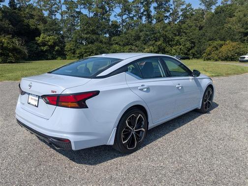 2025 Nissan Altima SR FWD