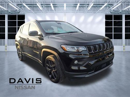 Diamond Black Crystal Pearlcoat 2026 Jeep Compass Latitude