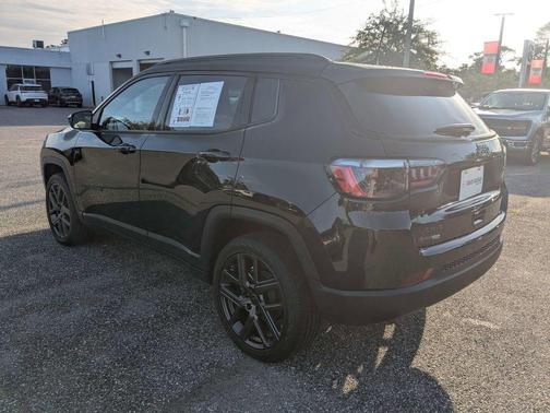 Diamond Black Crystal Pearlcoat 2026 Jeep Compass Latitude