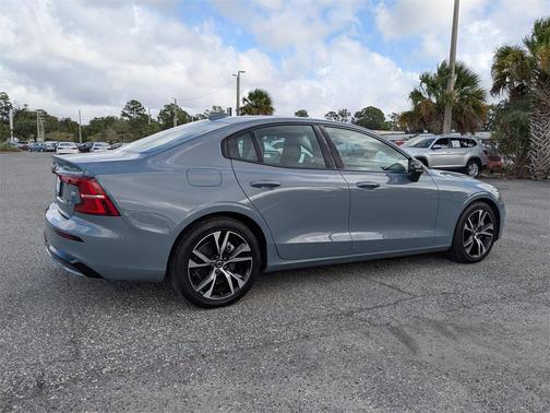 2024 Volvo S60 B5 Core Dark Theme