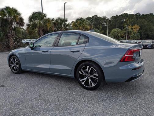 2024 Volvo S60 B5 Core Dark Theme