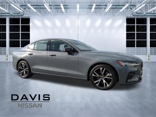 2024 Volvo S60 B5 Core Dark Theme