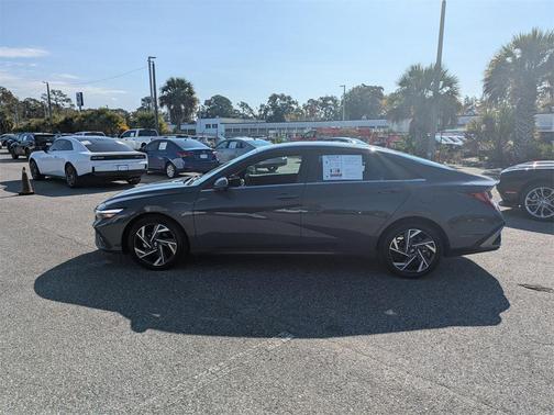 2024 Hyundai ELANTRA Limited
