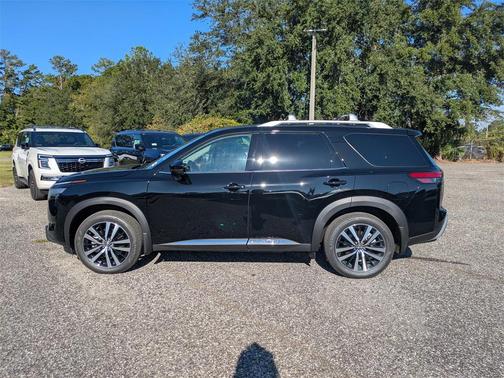 2025 Nissan Pathfinder Platinum FWD
