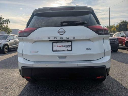 Everest White Pearl 2024 Nissan Rogue SV