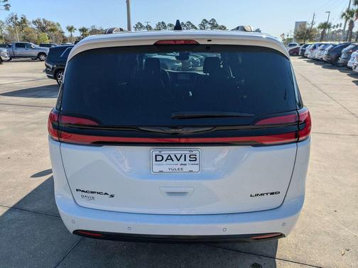 Bright White Clearcoat 2025 Chrysler Pacifica Limited