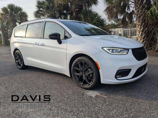 Bright White Clearcoat 2025 Chrysler Pacifica Limited