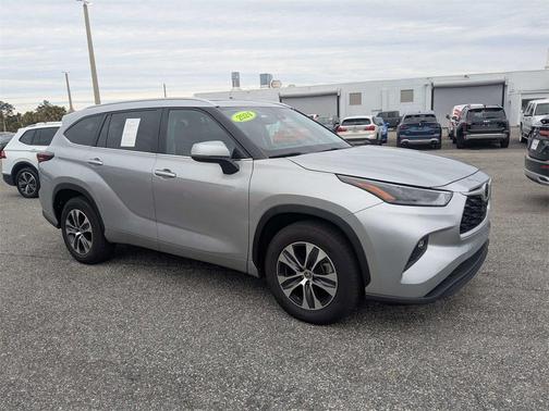 2024 Toyota Highlander LE