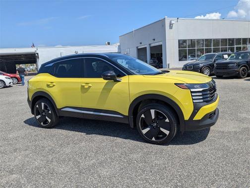 2025 Nissan Kicks SR