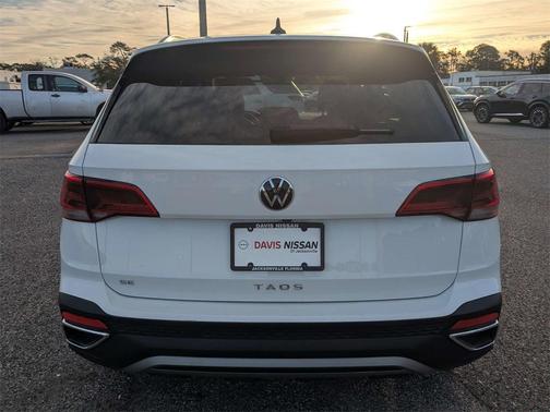 2024 Volkswagen Taos 1.5T SE